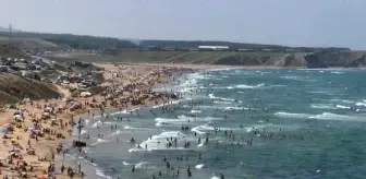 İstanbul'da sıcak havadan bunalanlar denize akın etti