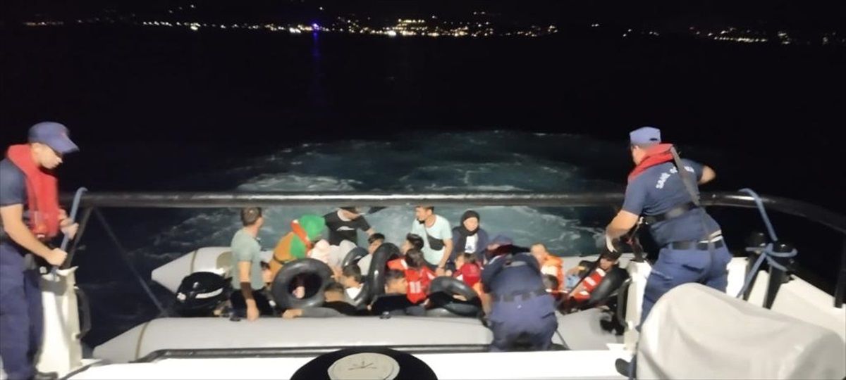 İzmir'de 125 düzensiz göçmen kurtarıldı, 47 düzensiz göçmen yakalandı