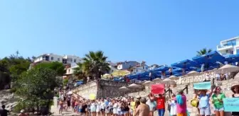 İzmir'deki Ayıbalığı Koyu'nda kurulan iskele, protesto edildi