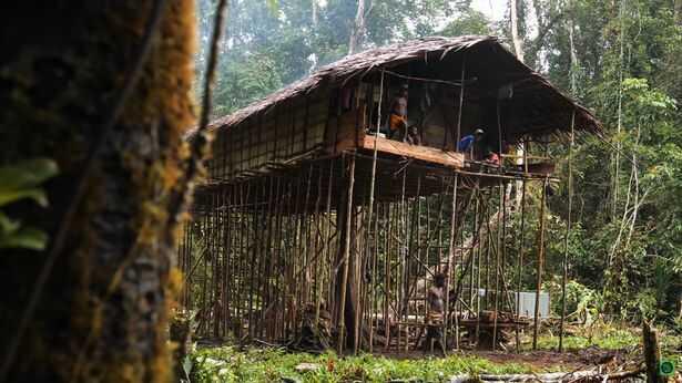 Kabile üyelerini ateşte pişirip yiyorlar! Sebebi lezzeti ya da besin ihtiyacı değil Kabile üyelerini ateşte pişirip yiyorlar! Sebebi lezzeti ya da besin ihtiyacı değil