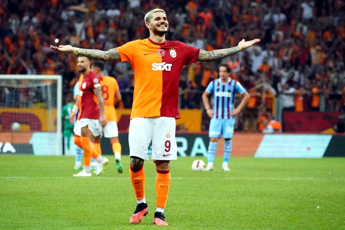 Mauro Icardi, Trabzonspor maçının ardından taraftarlara 3'lü çektirdi