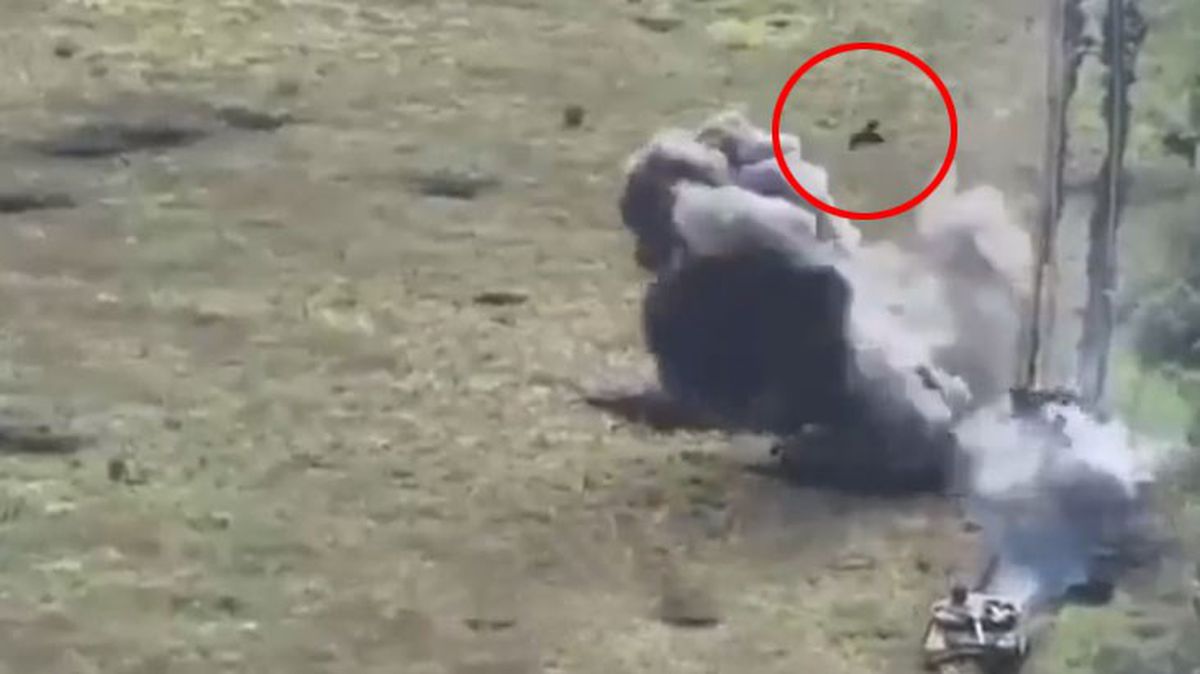 Rus tankı mayına bastı, asker metrelerce havaya yükseldi! İHA kamerası o anları saniye saniye kaydetti