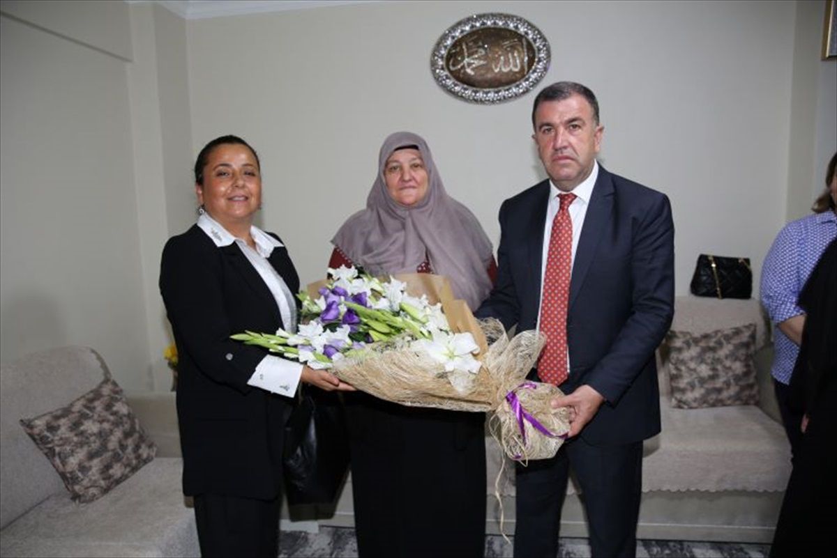 Bayburt Valisi Eldivan, şehit ailesini ziyaret etti