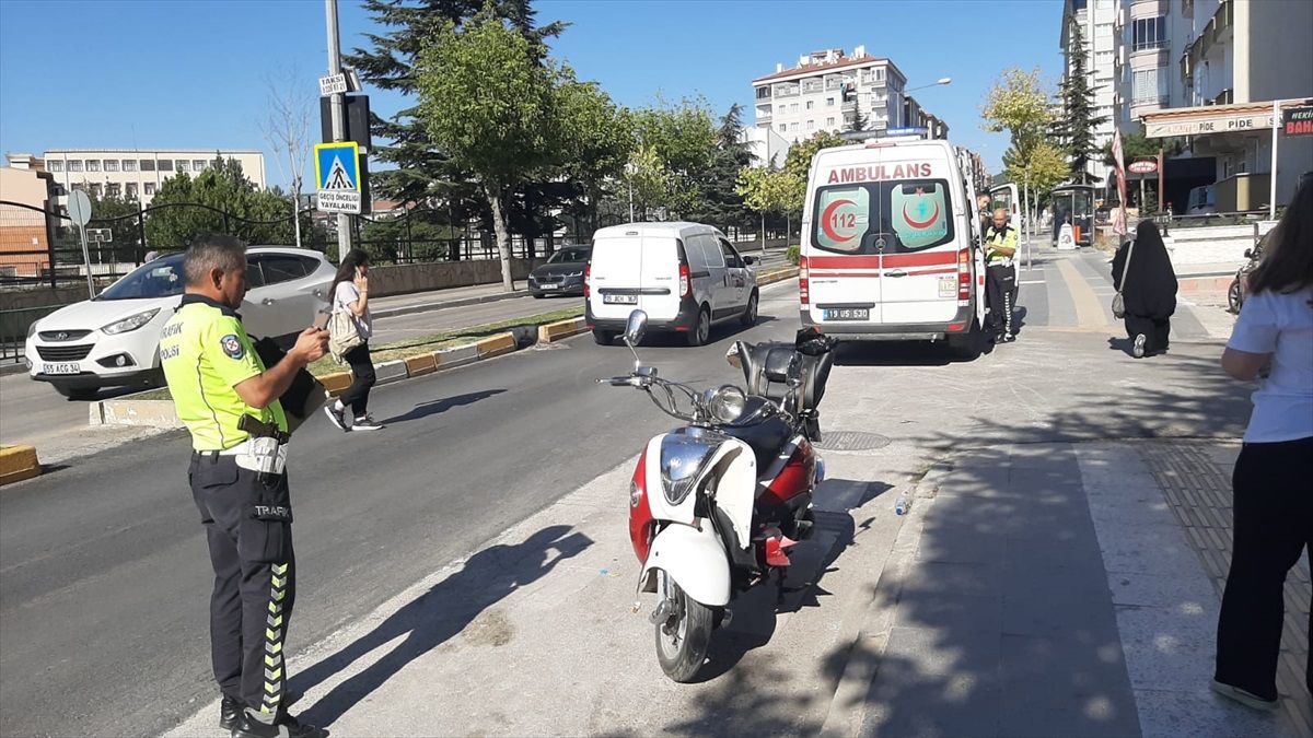 Çorum'da motosiklet ile otomobil çarpıştı, bir kişi yaralandı