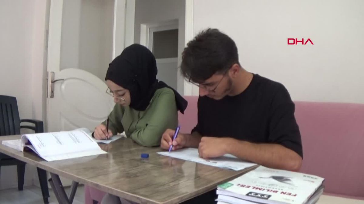 Depremde konteynerde ders çalışan kardeşler tıp fakültesini kazandı
