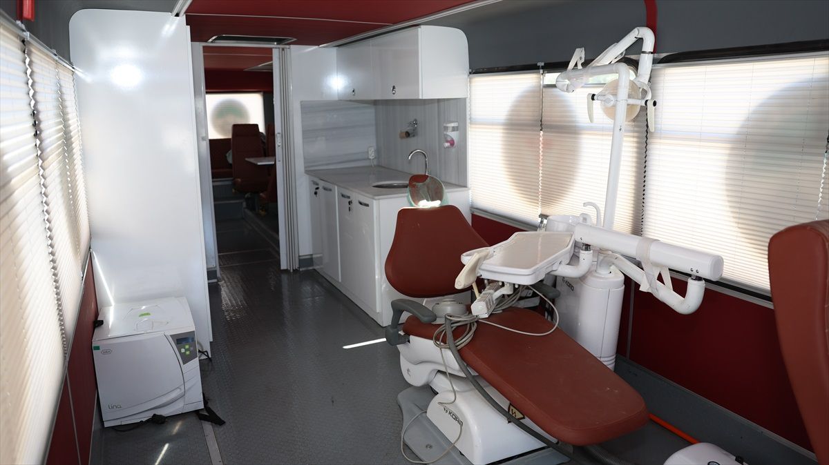Gezici Ağız ve Diş Sağlığı Kliniği Hatay'da 15 Bin 300 Depremzedeye Hizmet Verdi