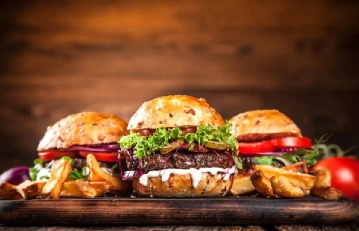 Hamburger tarifi! Masterchef Hamburger nasıl yapılır? Hamburger için gerekli malzemeler nelerdir? Hamburger hangi ülkeye ait?