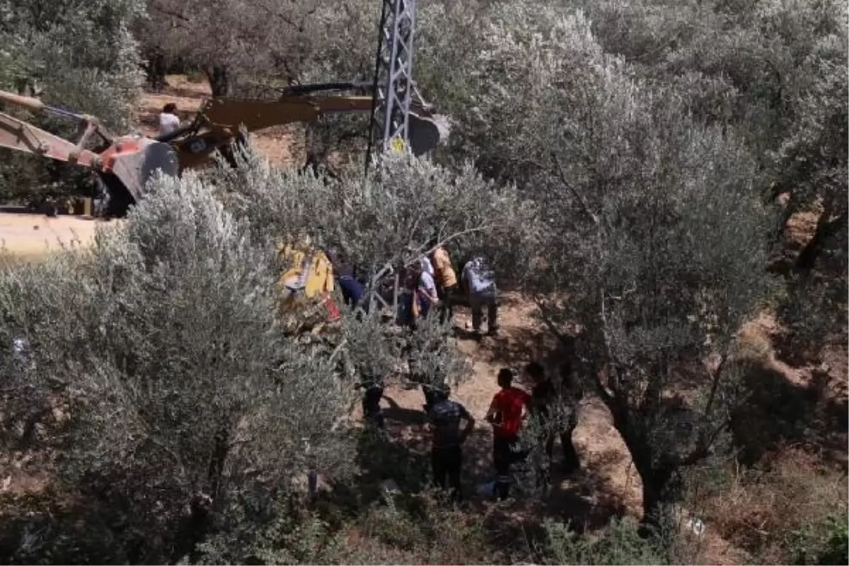Hatay'da su tankerinin şarampole devrilmesi sonucu 2 kişi hayatını kaybetti