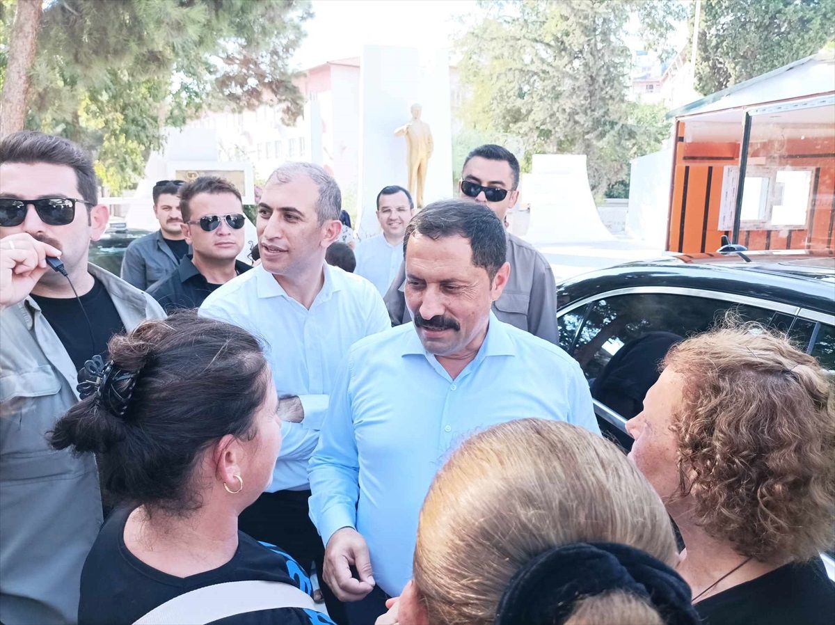 Hatay Valisi Masatlı, Samandağ'da esnafı ziyaret etti