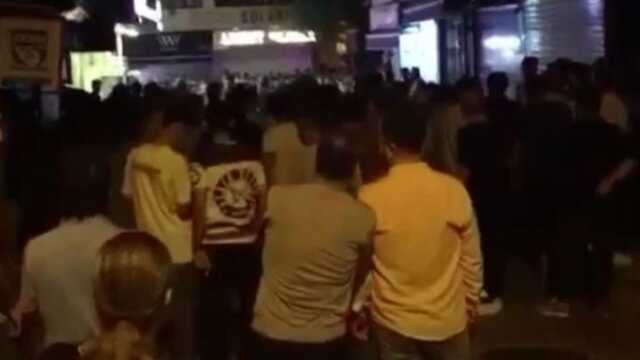 İstanbul'da taciz iddiası ortalığı karıştırdı! Mahalleli linç etmek istedi, polis ekipleri olay yerine sevk edildi İstanbul'da taciz iddiası ortalığı karıştırdı! Mahalleli linç etmek istedi, polis ekipleri olay yerine sevk edildi