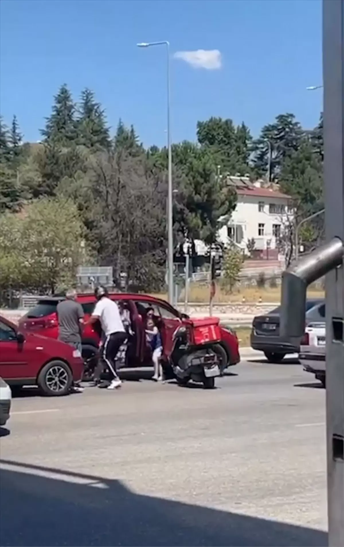 Karabük'te Yol Verme Tartışması Kamerada