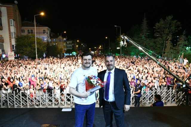 Karadeniz Müziğinin Sevilen İsmi Ekin Uzunlar, Amerika Turnesine Hazırlanıyor Karadeniz Müziğinin Sevilen İsmi Ekin Uzunlar, Amerika Turnesine Hazırlanıyor