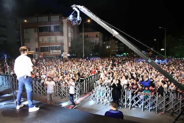 Karadeniz Müziğinin Sevilen İsmi Ekin Uzunlar, Amerika Turnesine Hazırlanıyor Karadeniz Müziğinin Sevilen İsmi Ekin Uzunlar, Amerika Turnesine Hazırlanıyor