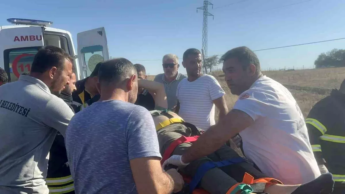 Tekirdağ'da Kamyon Devrildi, Sürücü Kurtarıldı