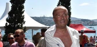 Avcılar Belediye Başkanı Turan Hançerli İstanbul Boğazı'nı Üçüncü Kez Yüzerek Geçti