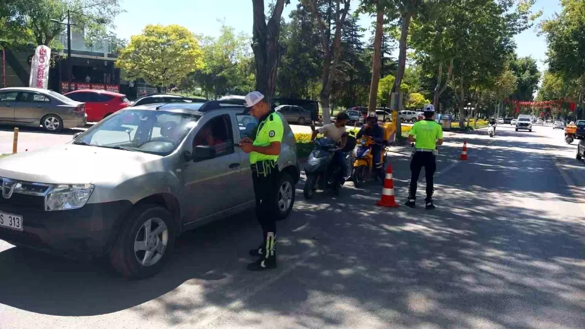 Malatya'da yapılan trafik denetimlerinde binlerce sürücüye ceza