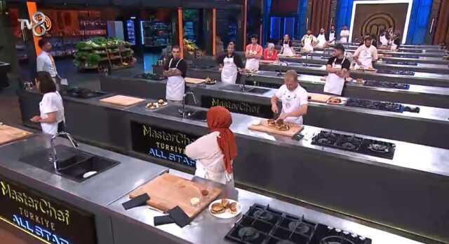 Masterchef Mavi takım kaptanı kim oldu, kaptanlık oyununu kim kazandı? 21 Ağustos 2023 Masterchef Mavi takım ve Kırmızı takım kaptanı kimdir?