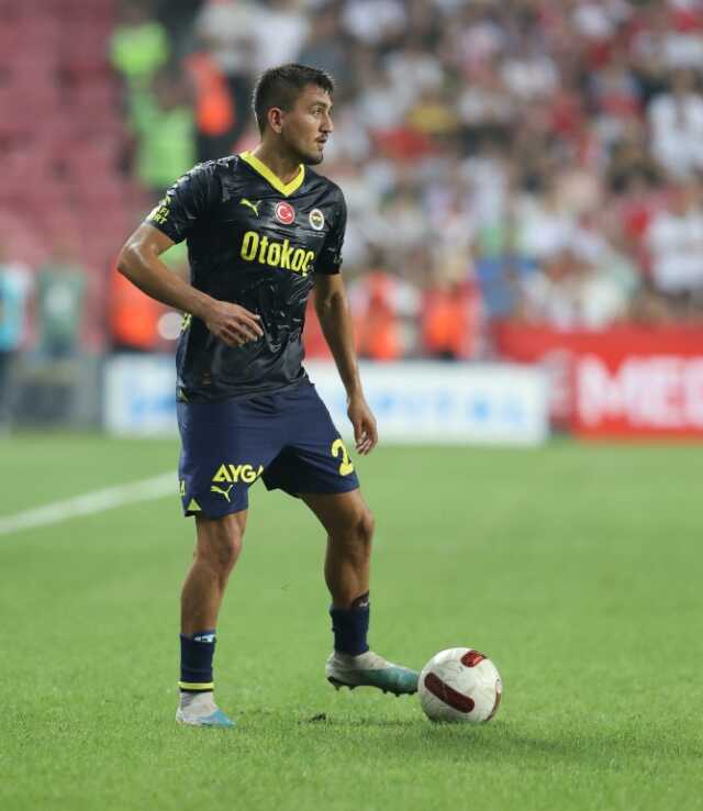Son Dakika: Süper Lig'in 2. haftasında Fenerbahçe deplasmanda Samsunspor'u 2-0 mağlup etti.