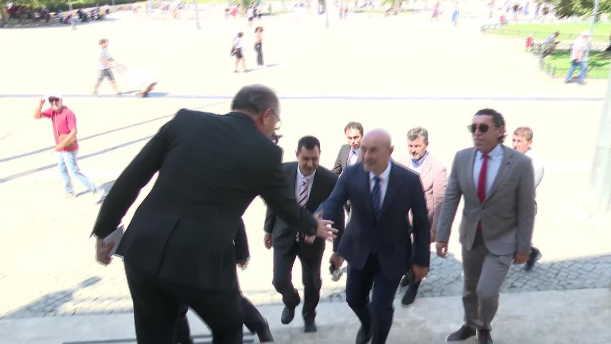 İzmir Büyükşehir Belediye Başkanı Tunç Soyer, İzmir Valisi Süleyman Elban'ı ziyaret etti
