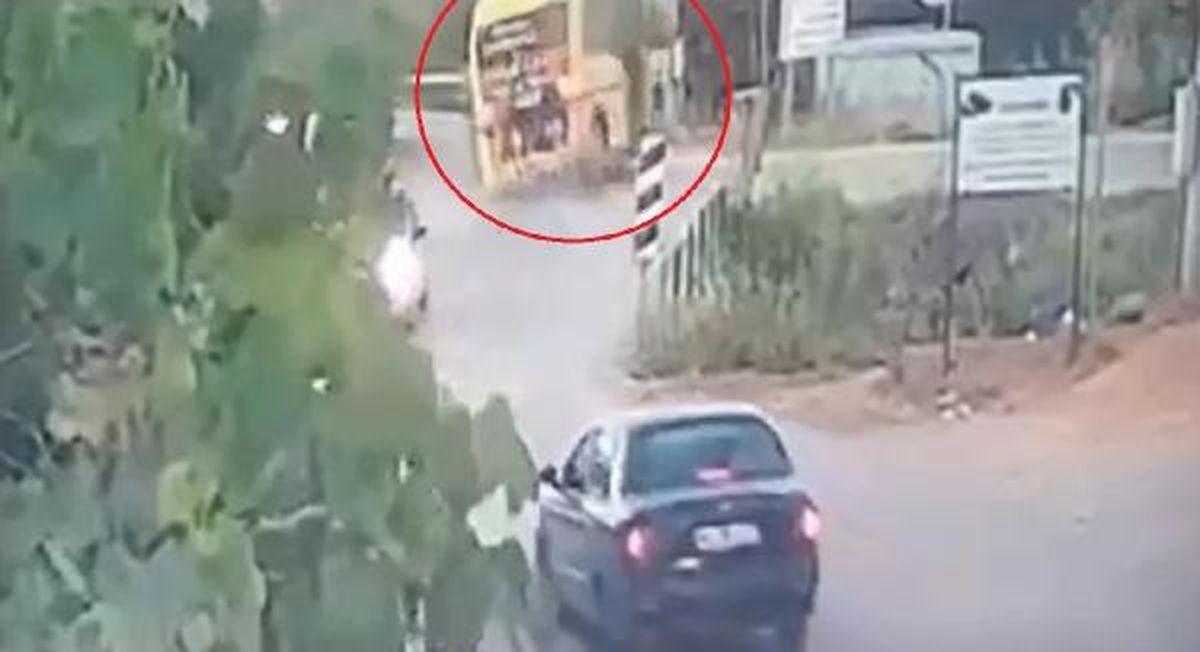 Bursa'da Otomobilin Yolcu Minibüsüne Çarptığı Kazada 2 Kişi Hayatını Kaybetti
