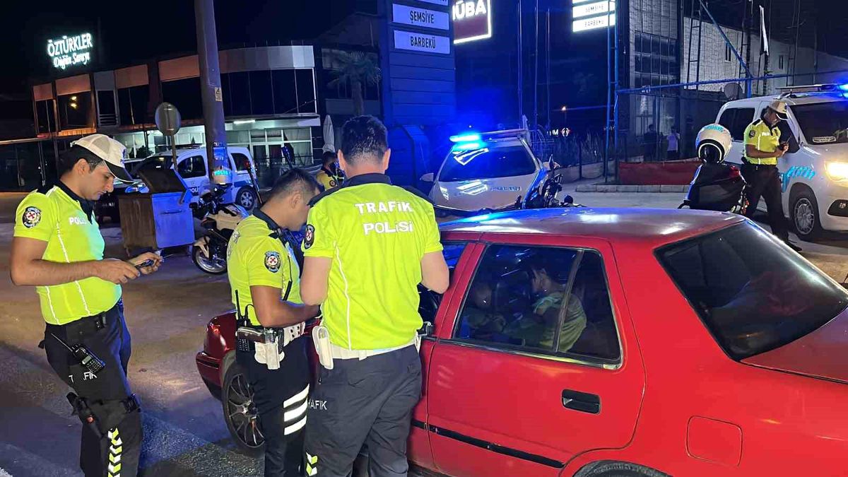 Düzce'de trafik uygulamasında 209 araç sürücüsüne 303 bin 457 lira ceza