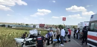 Edirne'de Otomobilin Traktöre Çarptığı Kazada Polis Memuru Hayatını Kaybetti