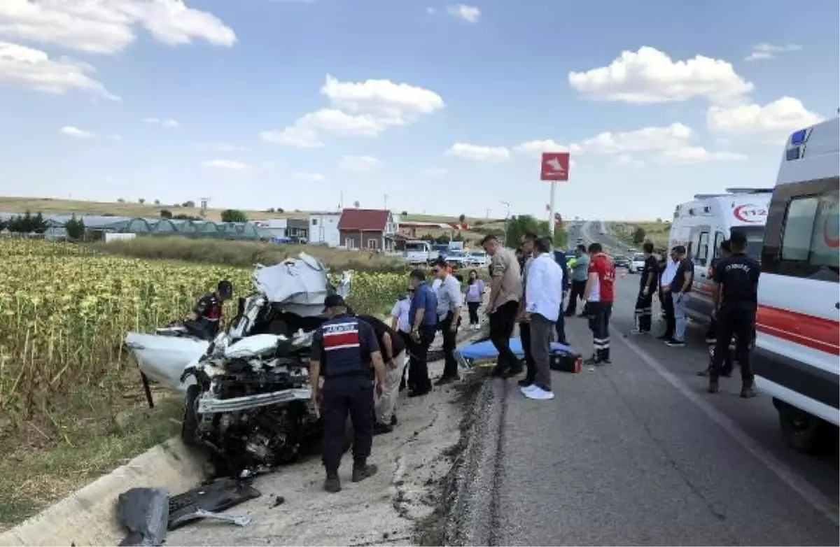 Edirne'de Otomobilin Traktöre Çarptığı Kazada Polis Memuru Hayatını Kaybetti