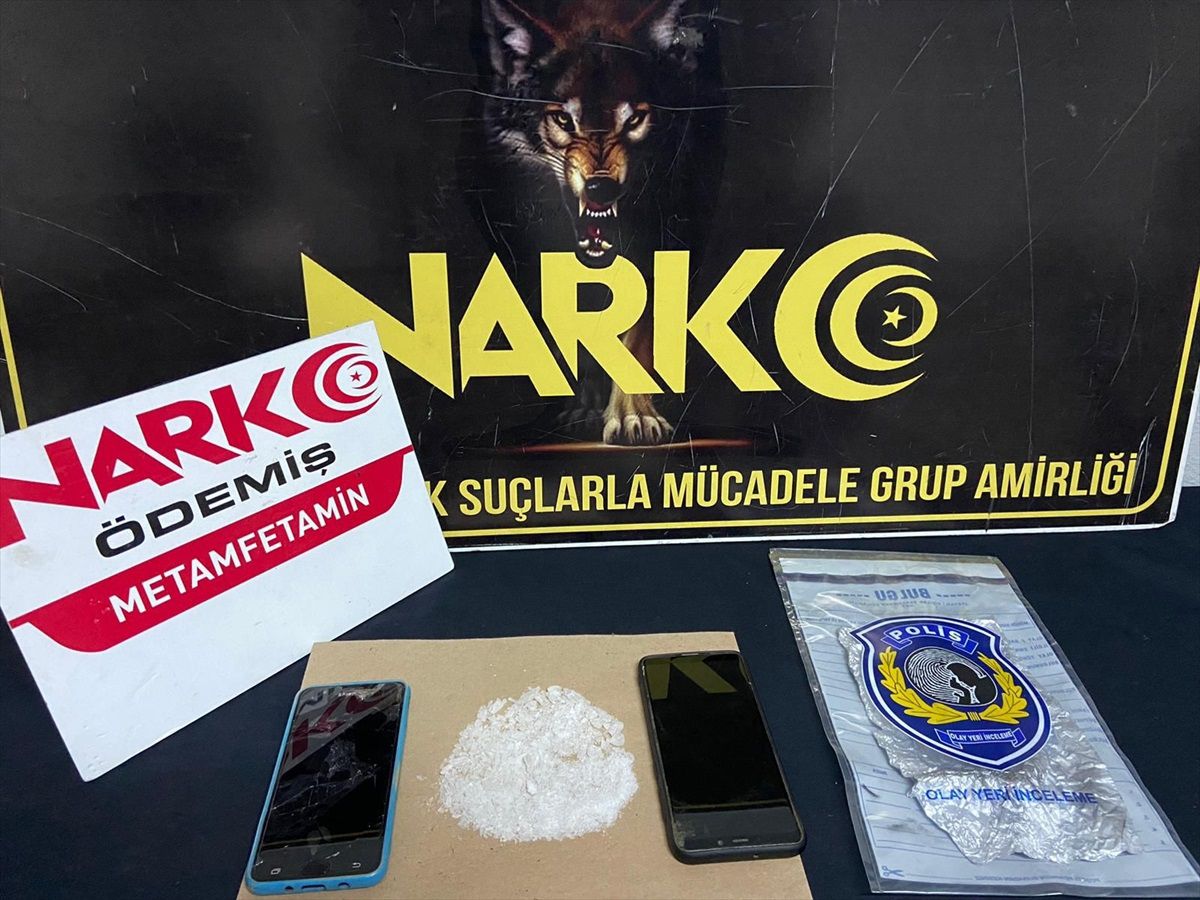 İzmir'de 50 Uyuşturucu Operasyonunda Yüklü Miktarda Madde Ele Geçirildi