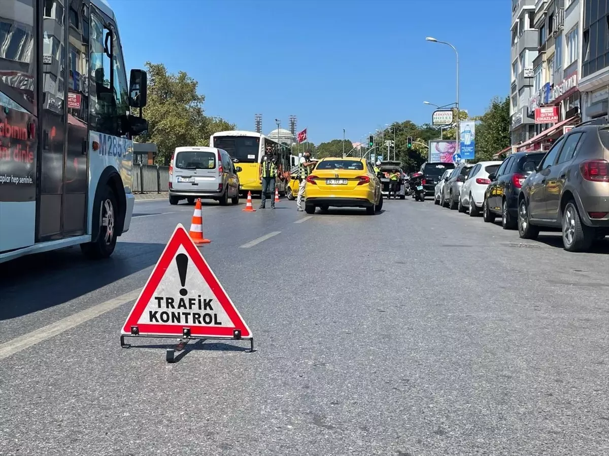 Kadıköy'de taksicilere emniyet kemeri denetimi