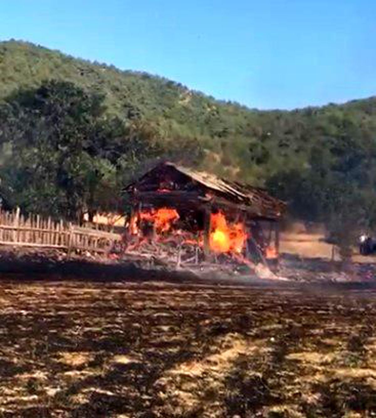 Kastamonu'da çıkan yangında üç samanlık ve bir ev kullanılamaz hale geldi