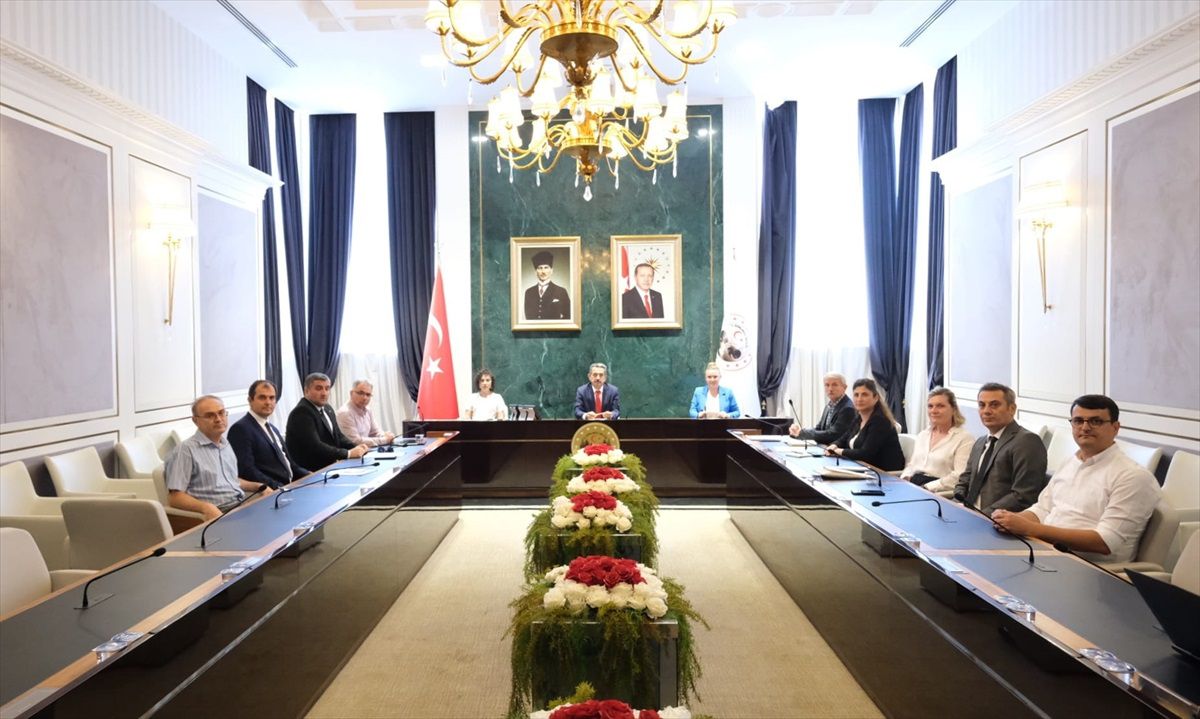 Kırklareli Valisi Birol Ekici, okul müdürleriyle bir araya geldi