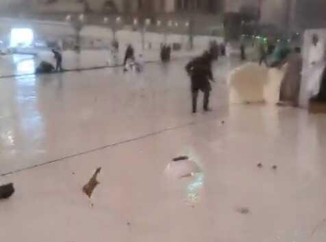 Mekke, şiddetli rüzgar ve sağanağa teslim oldu, o anlar saniye saniye kaydedildi Mekke, şiddetli rüzgar ve sağanağa teslim oldu, o anlar saniye saniye kaydedildi