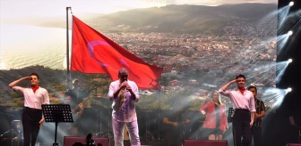 Şarkıcılar Trabzon'da Sevenleriyle Buluştu