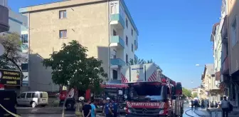 Sultanbeyli'de İki Katlı Binada Yangın Çıktı
