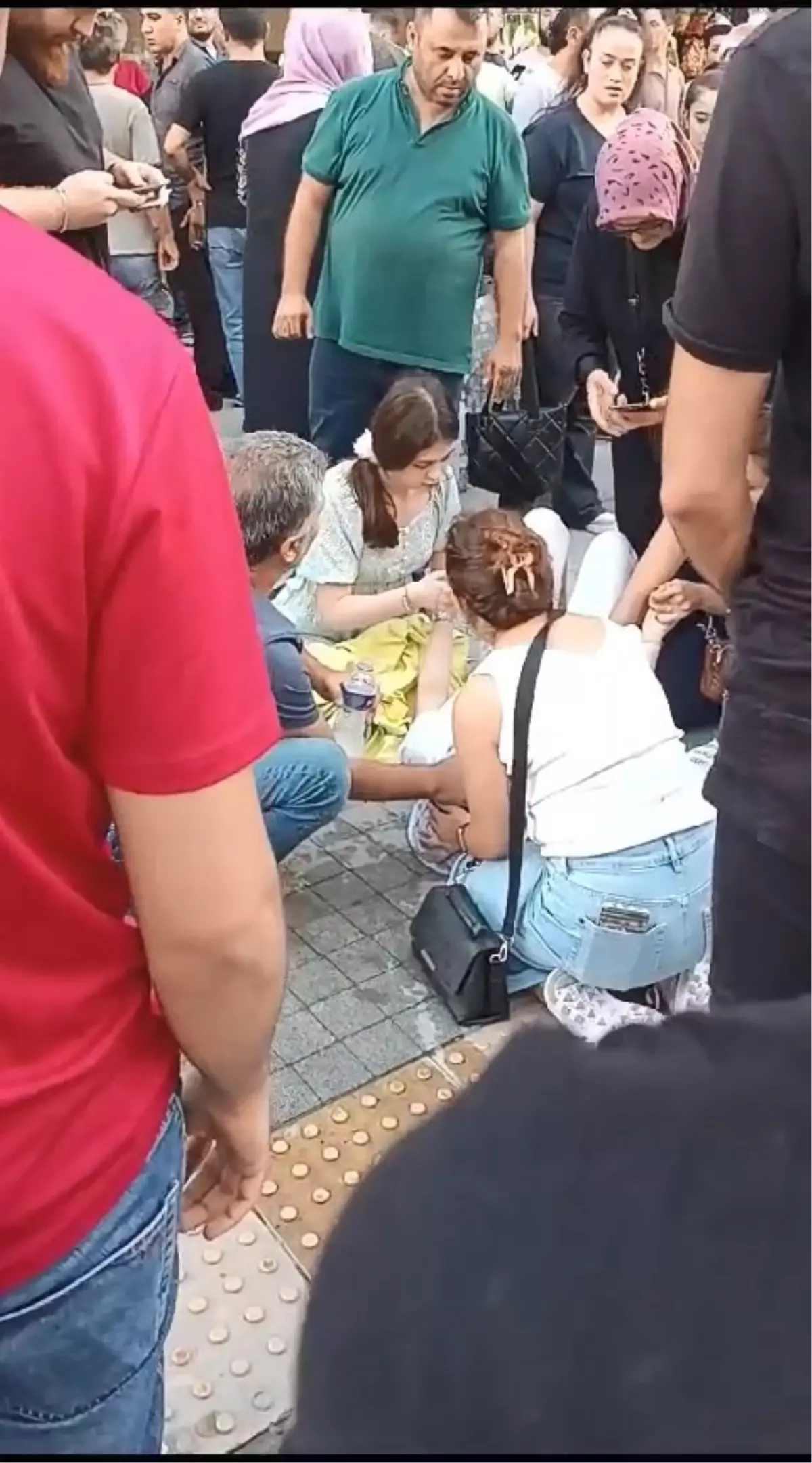 Sultangazi'de Kiracı İş Yerinden Çıkmasını İsteyen Bina Sahibine Ateş Açtı 1'i ağır 2 yaralı