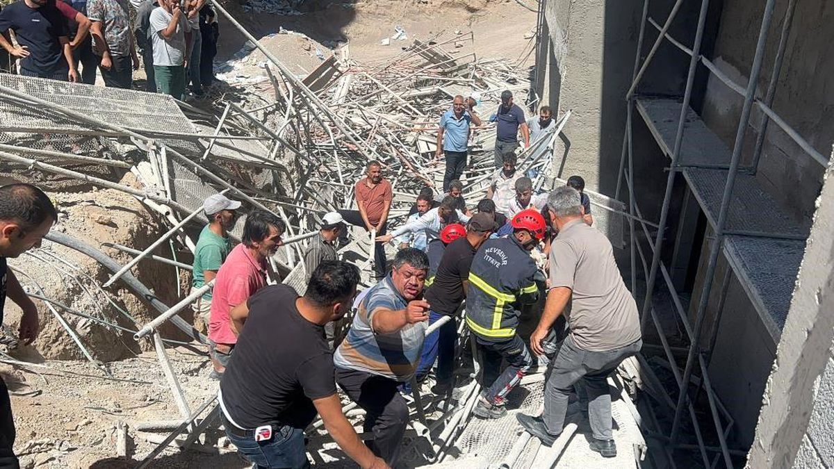 Nevşehir'de İnşaat İskelesi Çöktü: 2 Kişi Hayatını Kaybetti