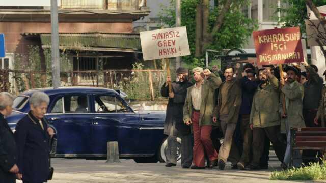 80'li yılları anlatan Dilek Taşı dizisinden beklenen ilk fragman yayınlandı