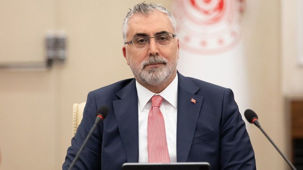 Bakan Işıkhan: Tüm kamu görevlilerimize Ocak 2024'te yüzde 45'e yakın bir zam artışı olacak