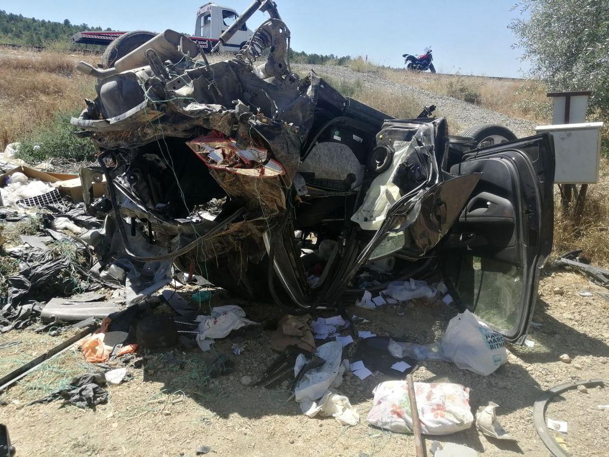 Isparta'da Otomobil Kazası: 2'si Çocuk 4 Kişi Yaralandı