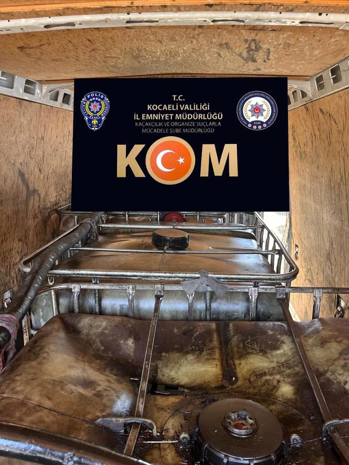 Kocaeli'de 3 Bin 950 Litre Kaçak Akaryakıt Ele Geçirildi