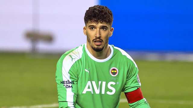 Altay Bayındır, Premier Lig devinin formasını giyiyor! Fenerbahçe, 7 milyon euroya yakın para kazanacak Altay Bayındır, Premier Lig devinin formasını giyiyor! Fenerbahçe, 7 milyon euroya yakın para kazanacak