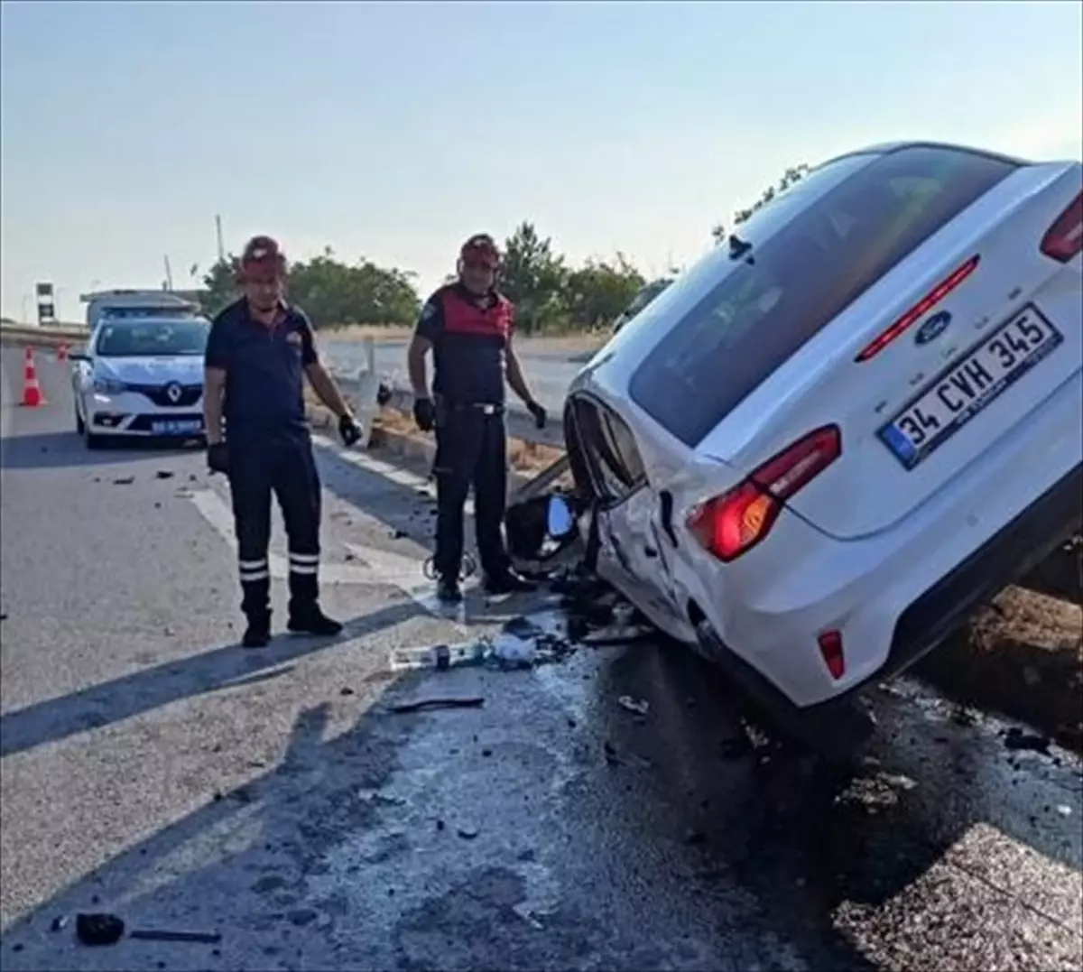 Amasya'da otomobil refüje çarptı: 5 yaralı