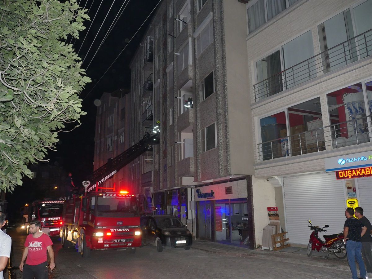 Edremit'teki Apartman Yangını Kontrol Altına Alındı