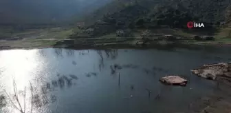 Barajın su seviyesi düştü, tarihi köy evleri gün yüzüne çıktı