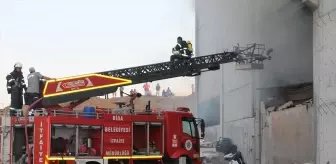 Çanakkale'deki Mobilya Fabrikasında Yangın Söndürüldü