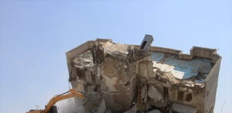 Hatay'da Deprem Sonrası Ağır Hasarlı Hastaneler ve Binalar Yıkıldı