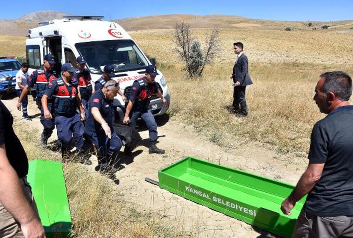 Sivas'ta Enişte ve Oğlunu Öldüren Şüphelinin Motosikleti Bulundu