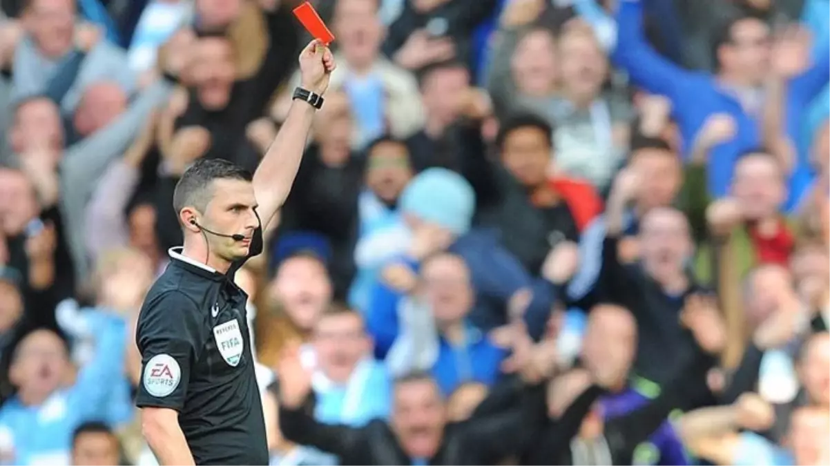 İngiliz hakemlere sürpriz yasak! Maçtan önce tüketemeyecekleri yiyeceklerin listesi ortaya çıktı