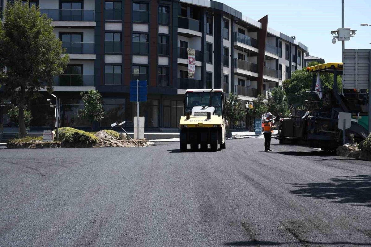 Kuşadası Belediyesi Son 5 Ayda 164 Bin Metrekare Yol Yaptı