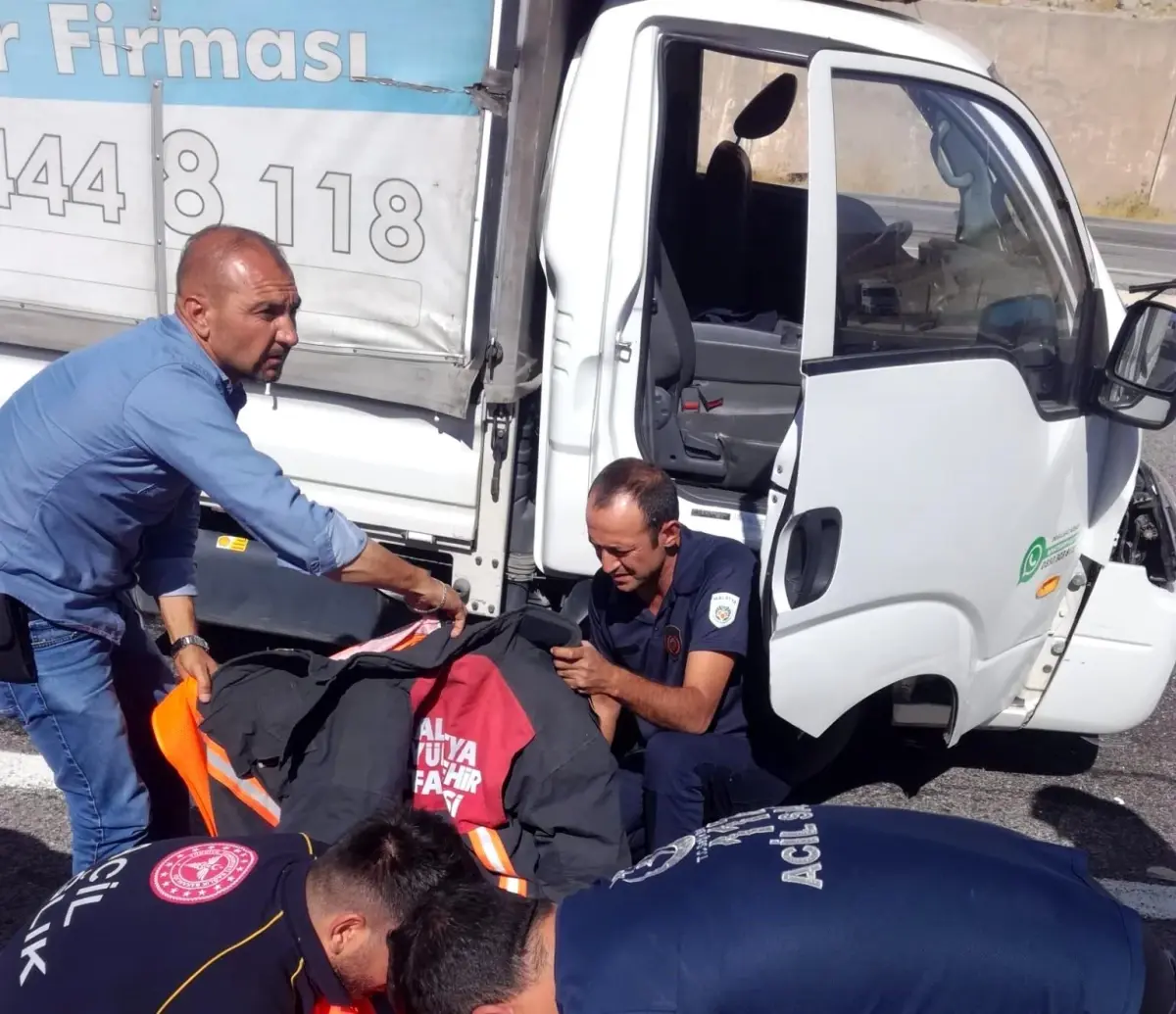 Malatya'da meydana gelen iki ayrı kazada 2 kişi yaralandı